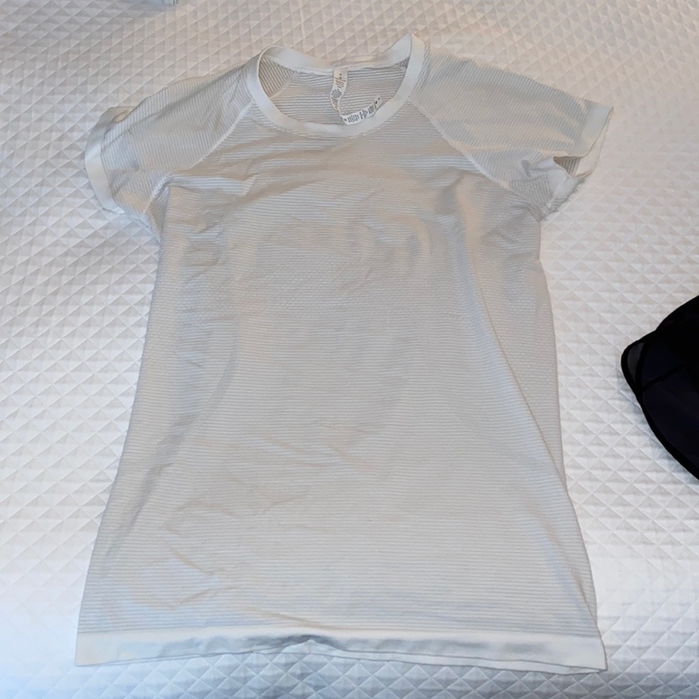 Lululemon Swiftly Tech tee size 8